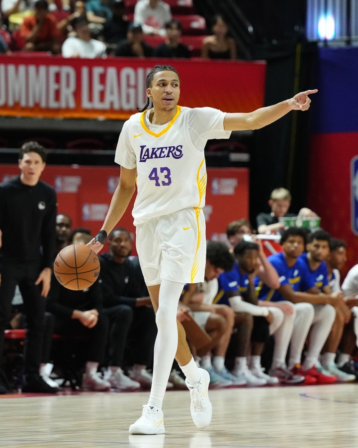 雷迪克：在球队选秀榜单里卡尔要高于24顺位 会把他培养成NBA球员